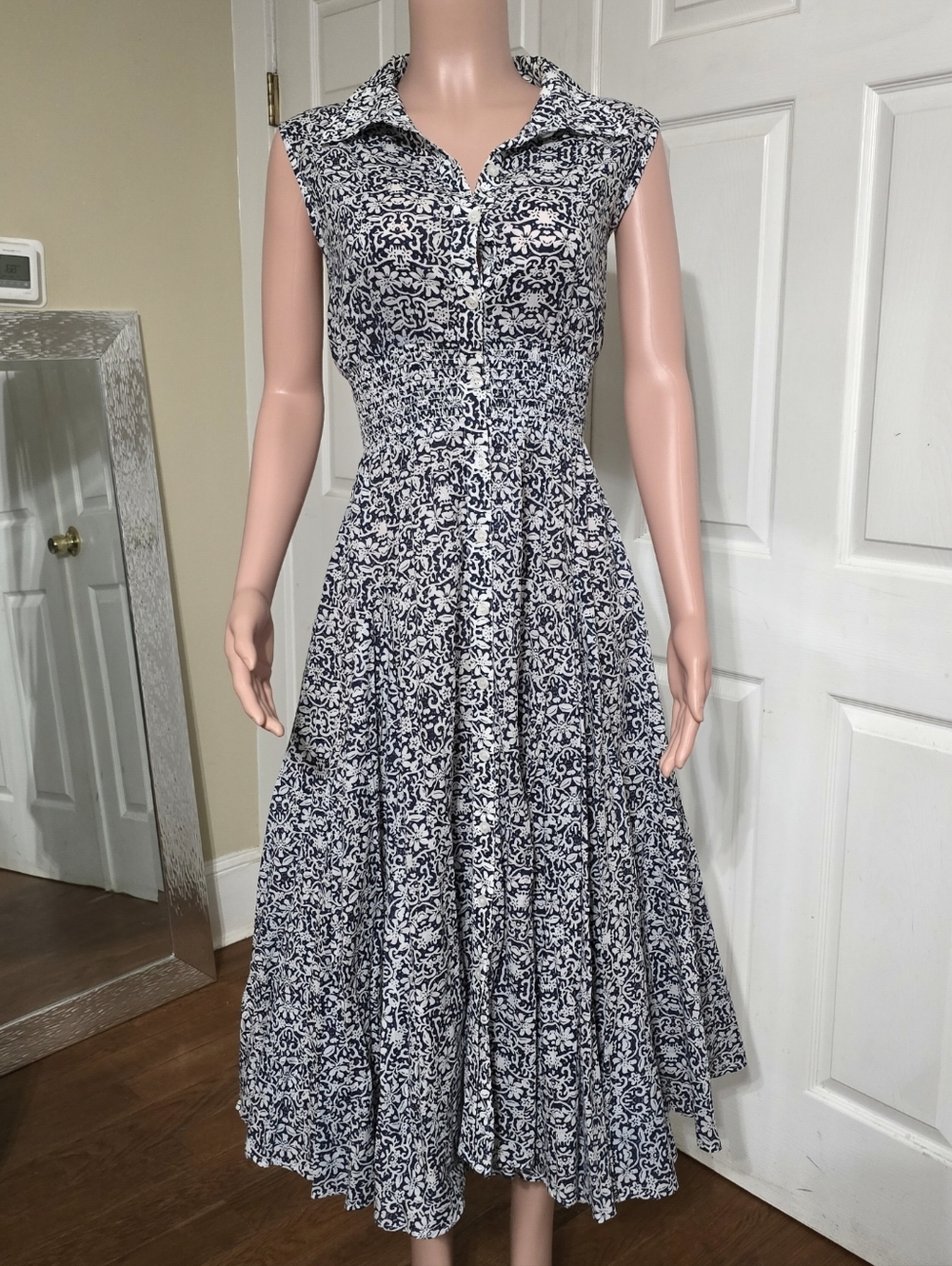 Chelsea & Theodore Blue White Sleeveless Full Maxi Floral Dress Size Large.